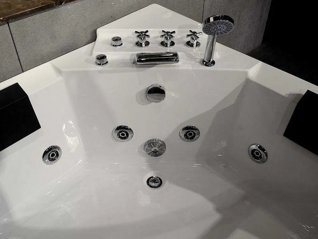 Hoekmassagebad Met Glazen Wand - 2 Personen - 330 L - 138X 138X 63 Cm - Evelina-Shower & Design New