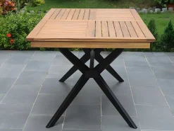 Tuintafel Van Acaciahout En Zwart Metaal Tobaga - L. 180 Cm-MYLIA Online